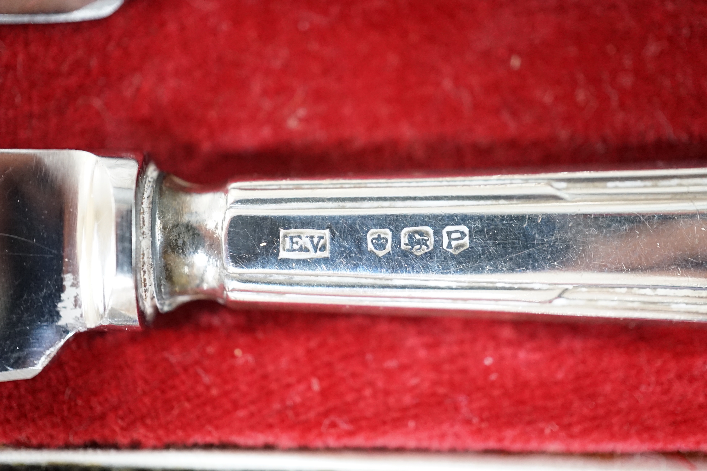 A cased set of six late Victorian silver apostle teaspoons and tongs, Sheffield 1900, 116 grams, and a set of six George VI silver handled cake knives, Sheffield 1957